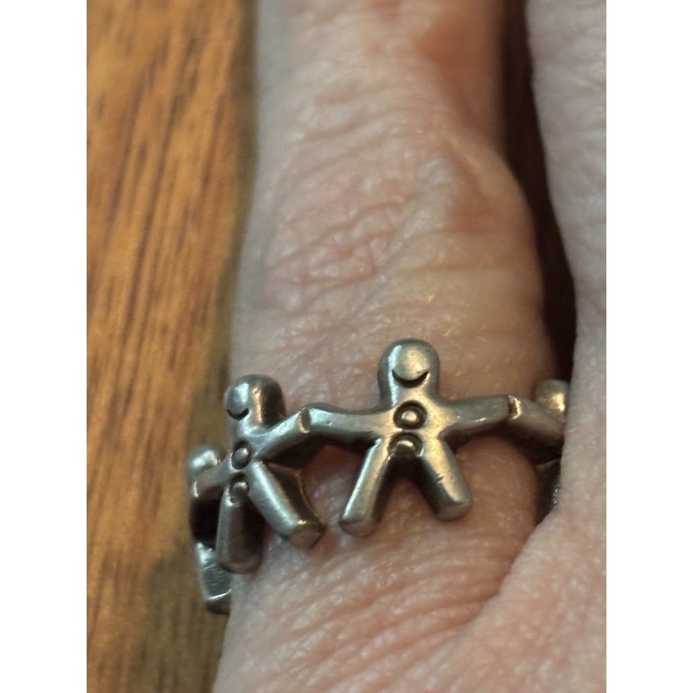 Children Holding Hands 925 Silver Band Ring Size 6 - Picture 6 of 8